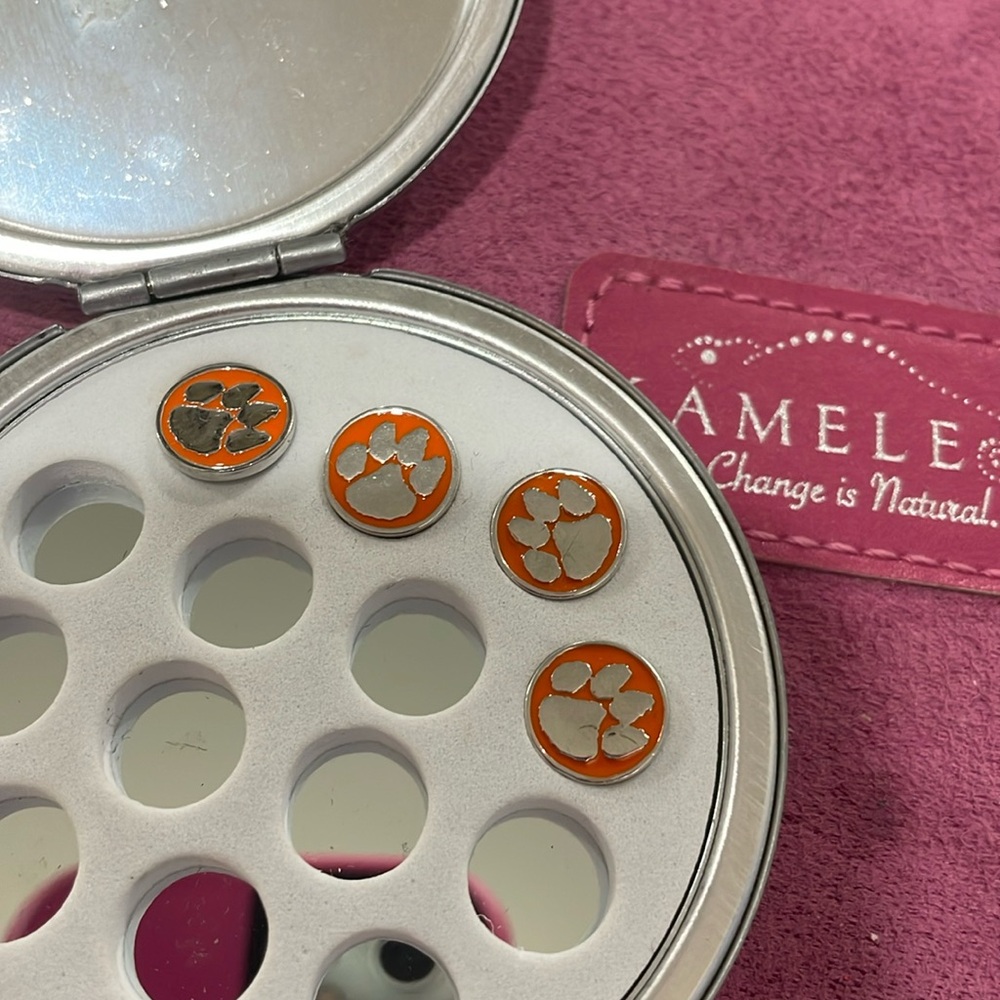 Set of 4 Kameleon pops with tiger paws on orange - like new!